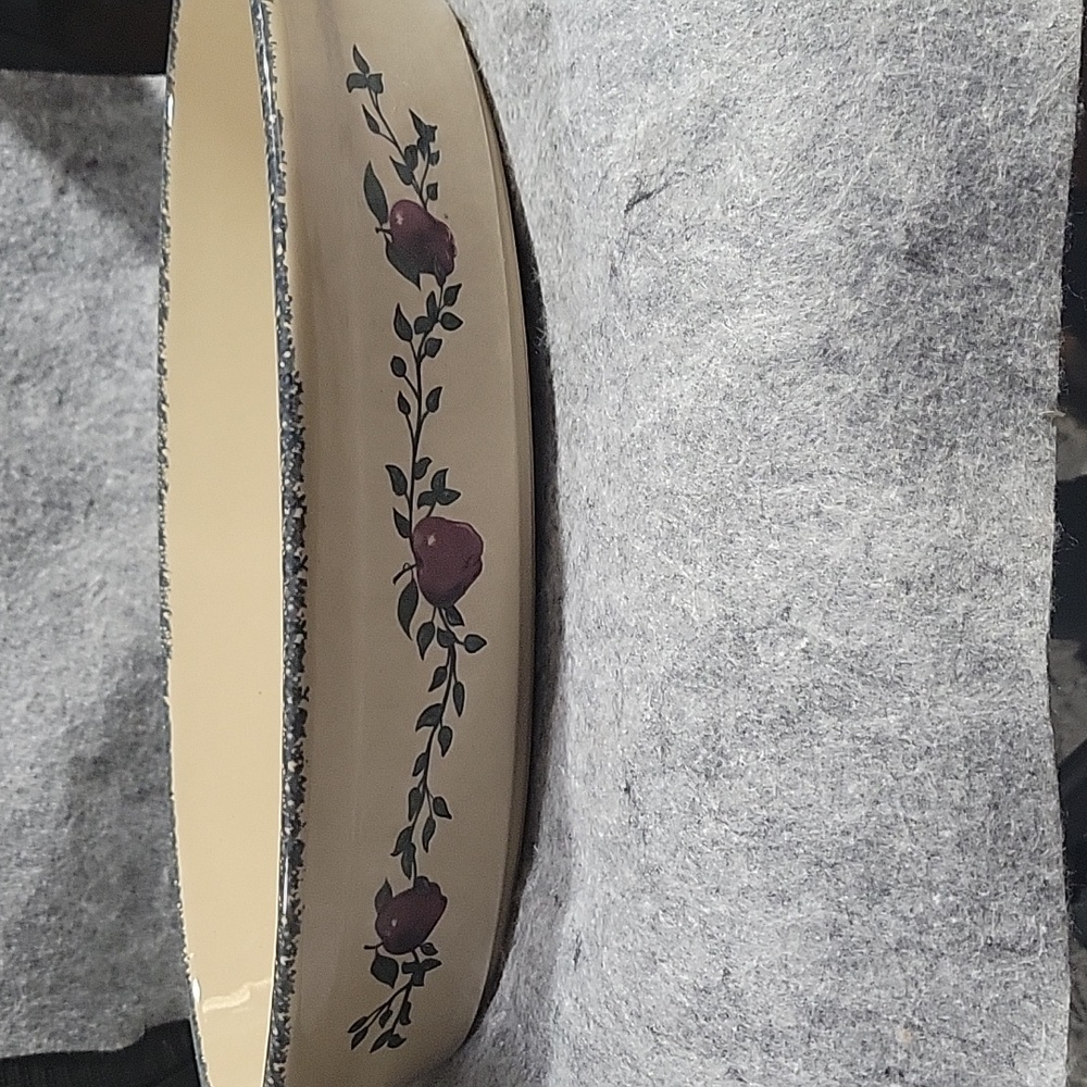 Home & Garden Party Ltd Casserole EUC